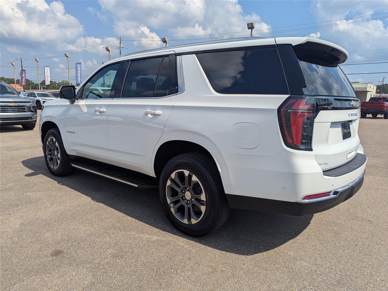 2025 Chevrolet Tahoe LS photo 5