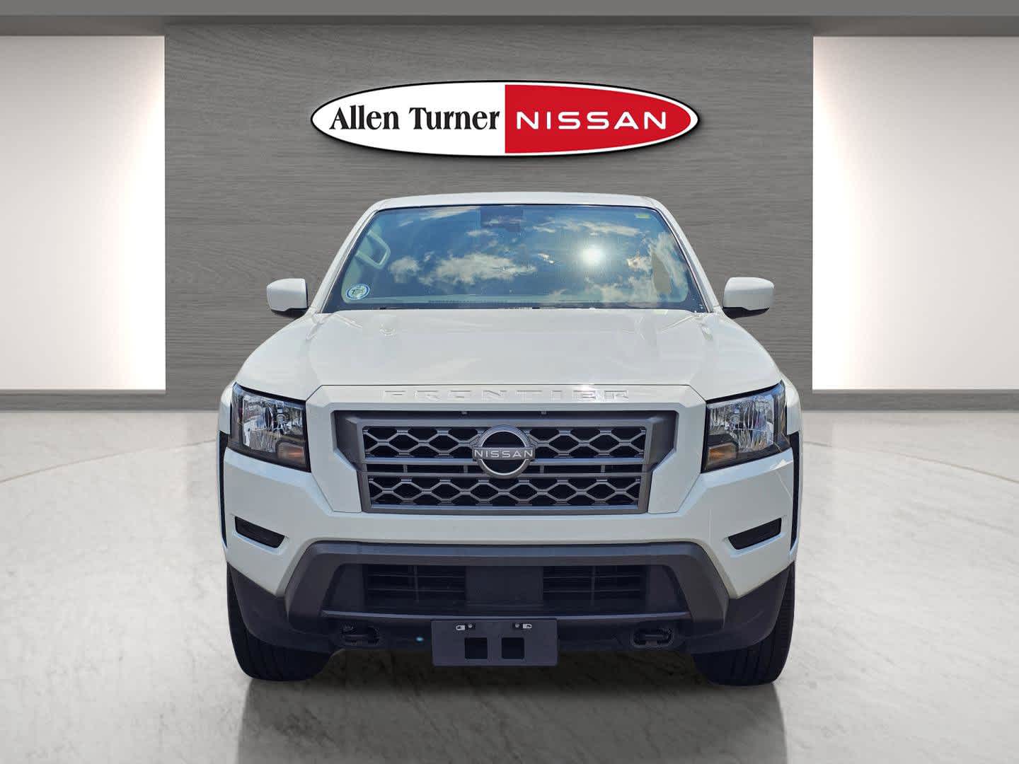 2024 Nissan Frontier SV photo 2