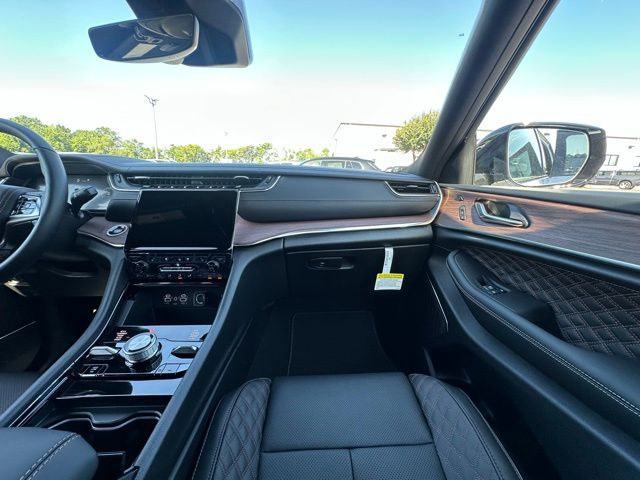 2025 Jeep Grand Cherokee Summit photo 29