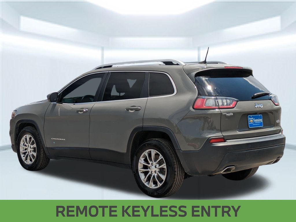 2021 Jeep Cherokee Latitude Lux photo 2