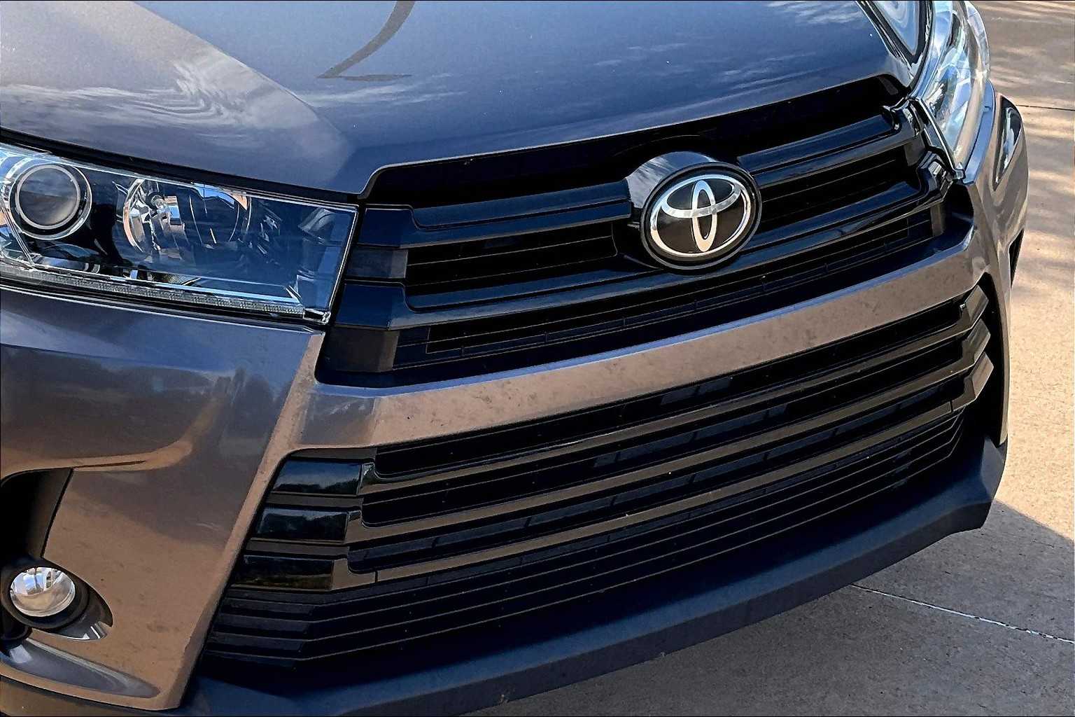 2017 Toyota Highlander SE photo 27