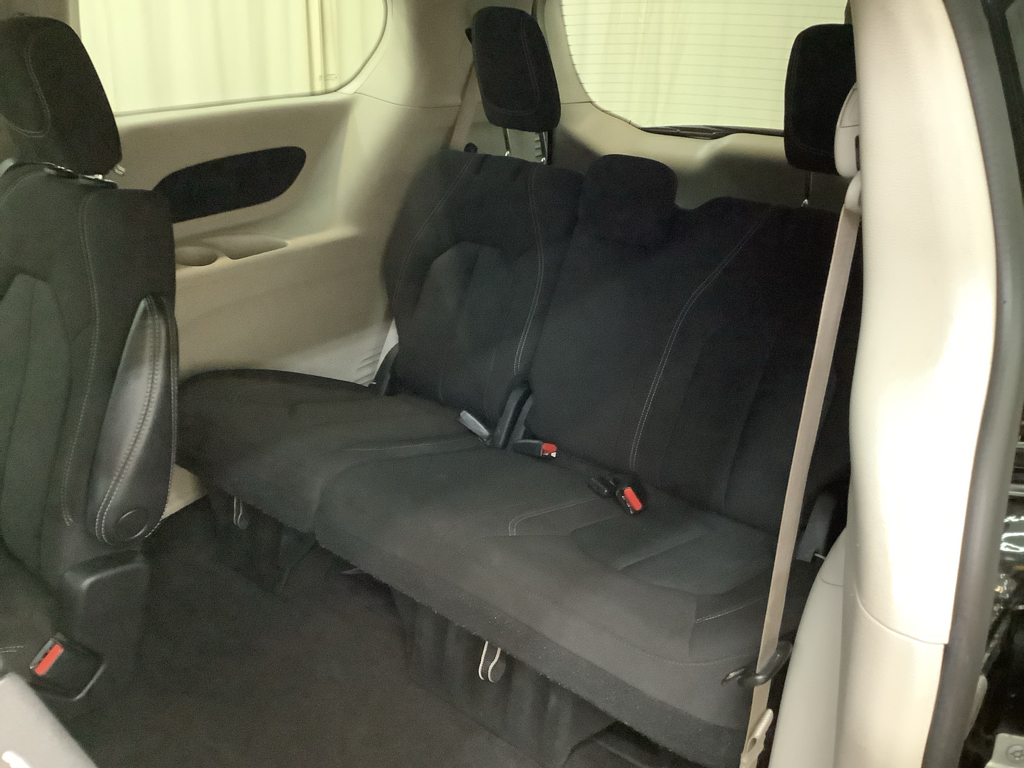 2022 Chrysler Voyager LX photo 10