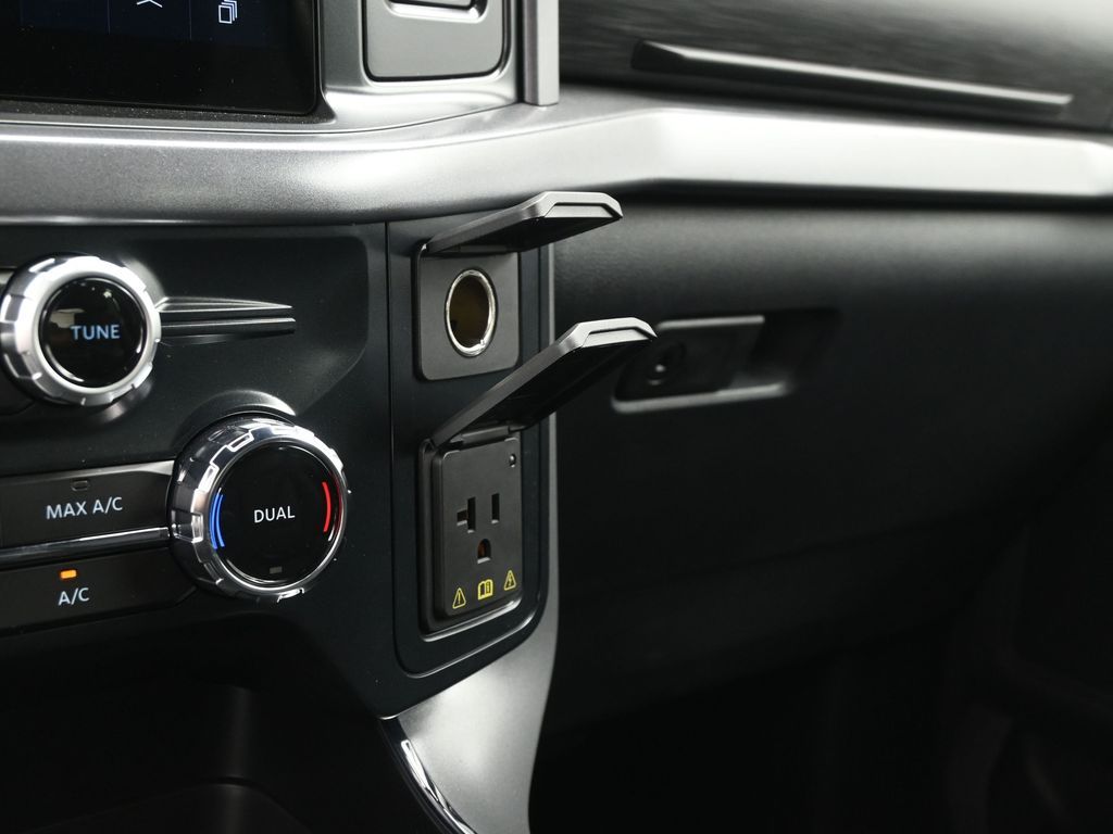 2025 Ford F-150 XLT photo 16