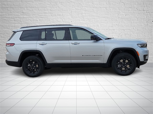 2025 Jeep Grand Cherokee Altitude photo 4