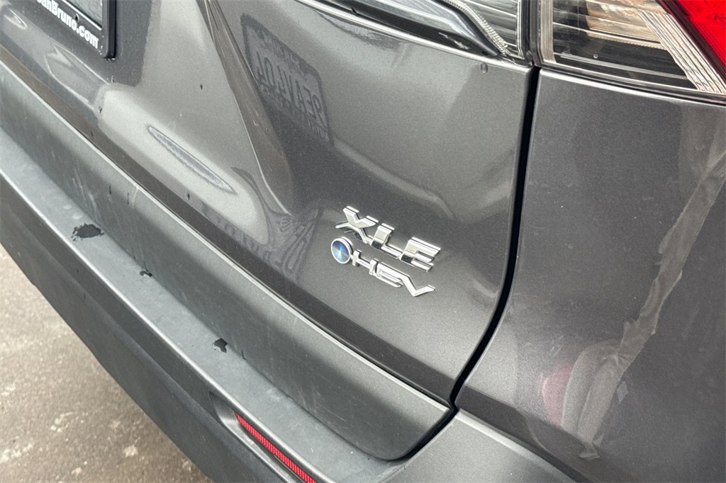 2025 Toyota RAV4 Hybrid XLE photo 3