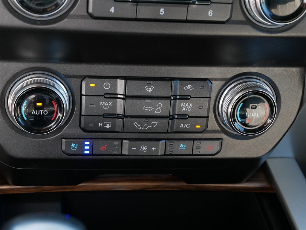 2019 Ford F-150 Lariat photo 17