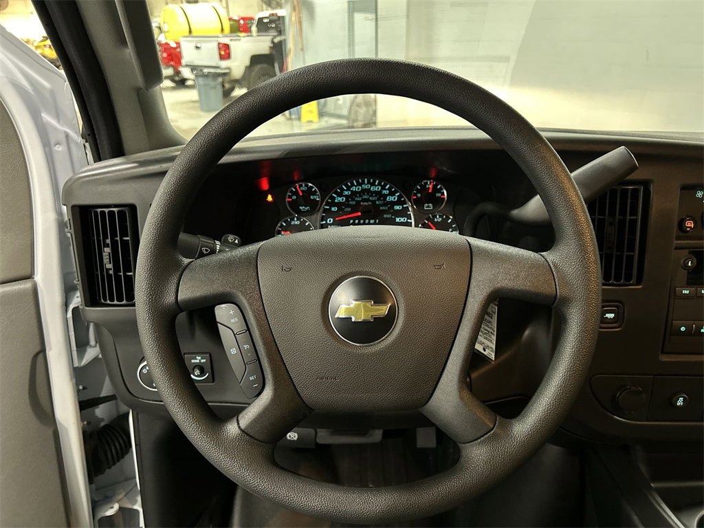 2025 Chevrolet Express Cargo 2500 photo 8