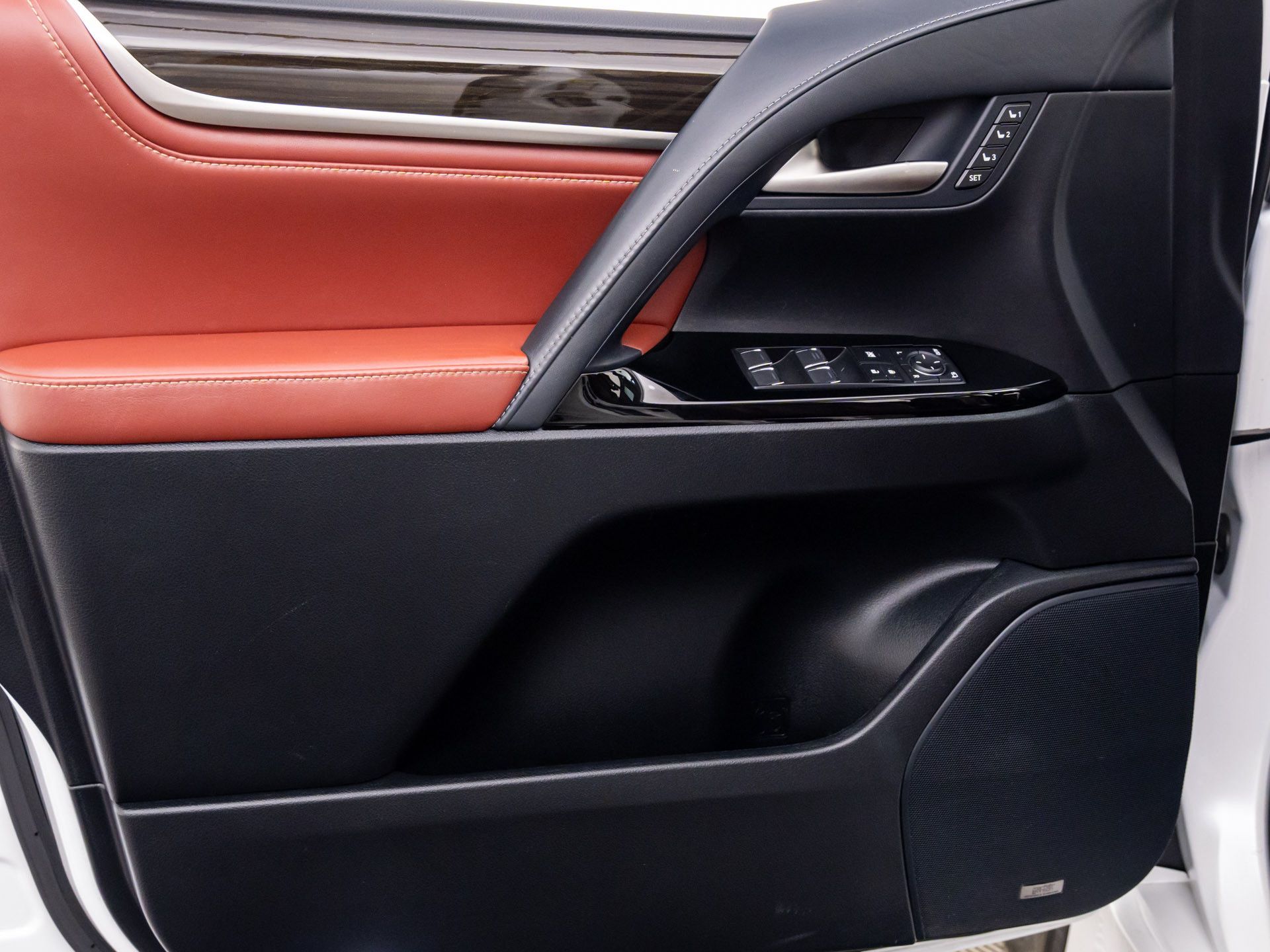 2019 Lexus LX 570 photo 12