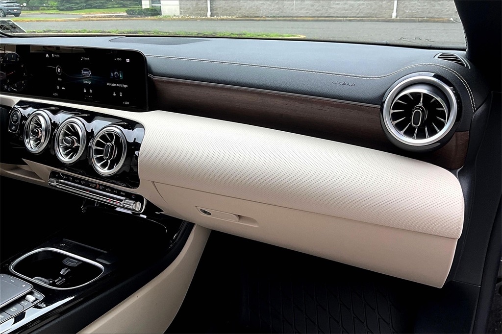 2023 Mercedes Benz CLA 250 4MATIC photo 16