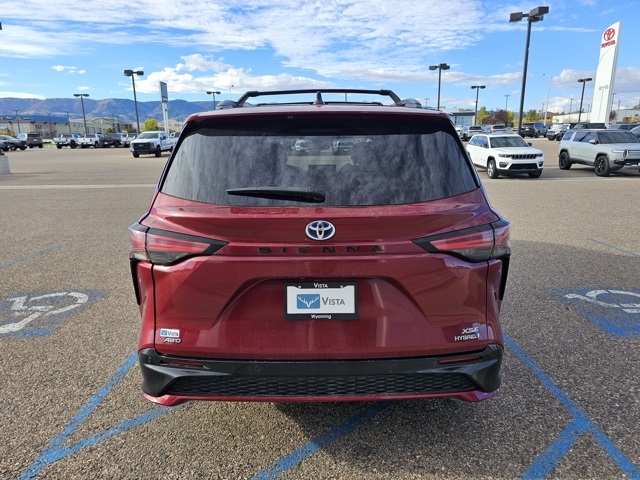 2024 Toyota Sienna XSE photo 4