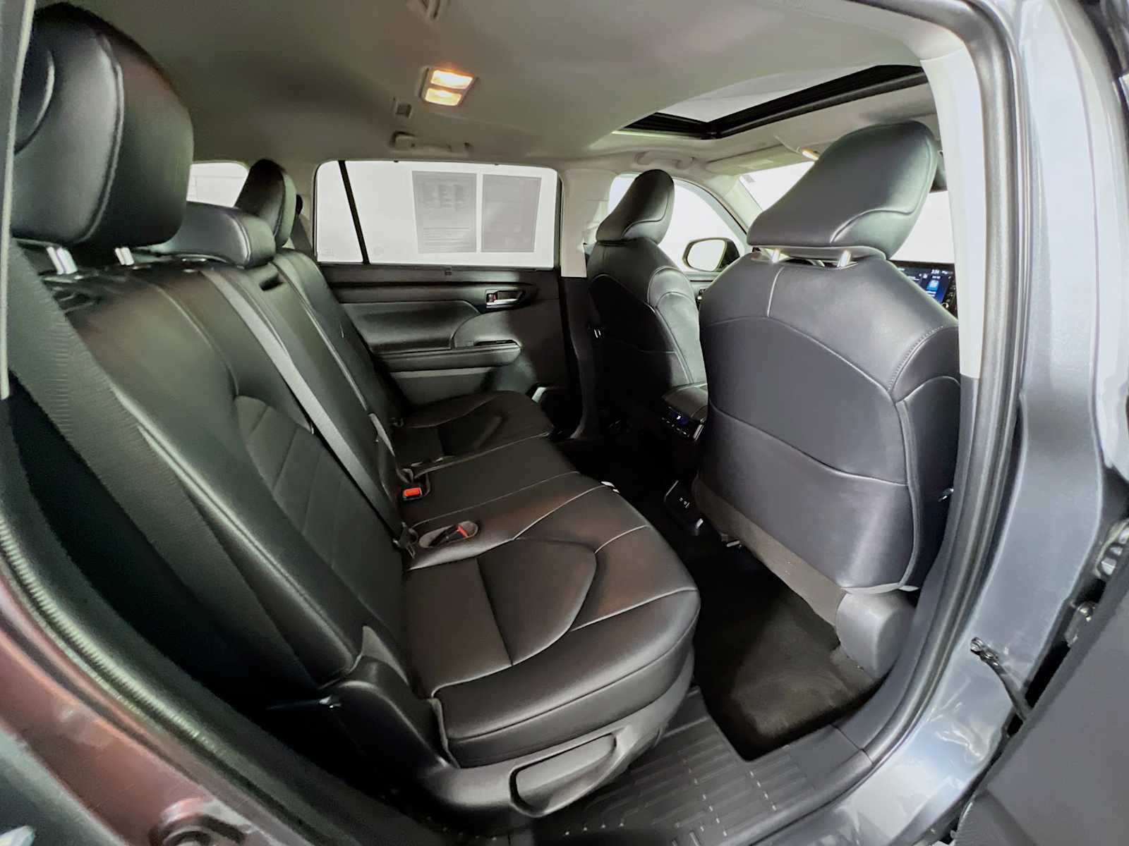 2020 Toyota Highlander XLE photo 25