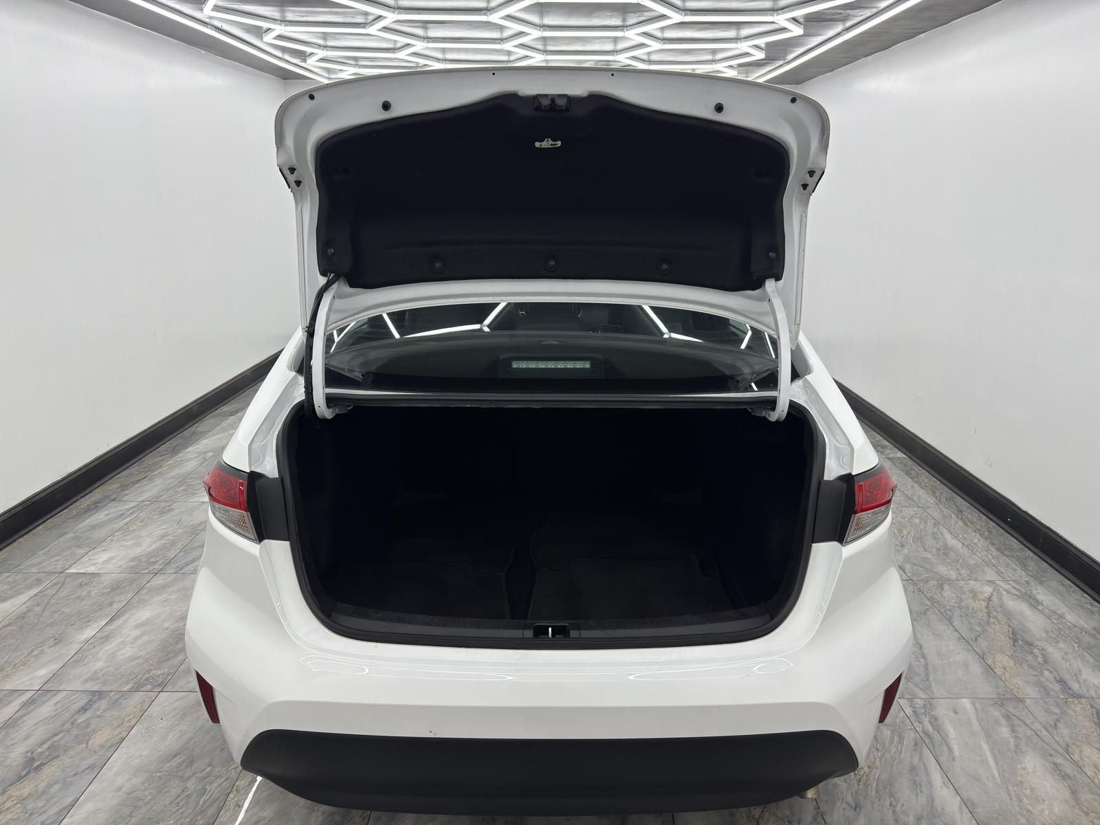 2023 Toyota Corolla LE photo 6