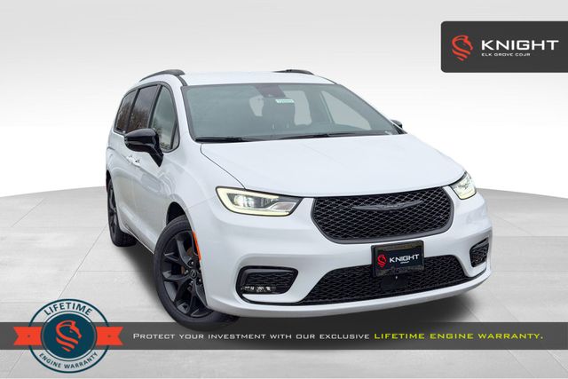 2026 Chrysler Pacifica Select's photo