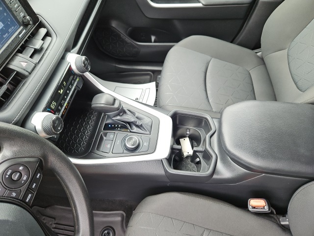 2022 Toyota RAV4 Hybrid XLE photo 25