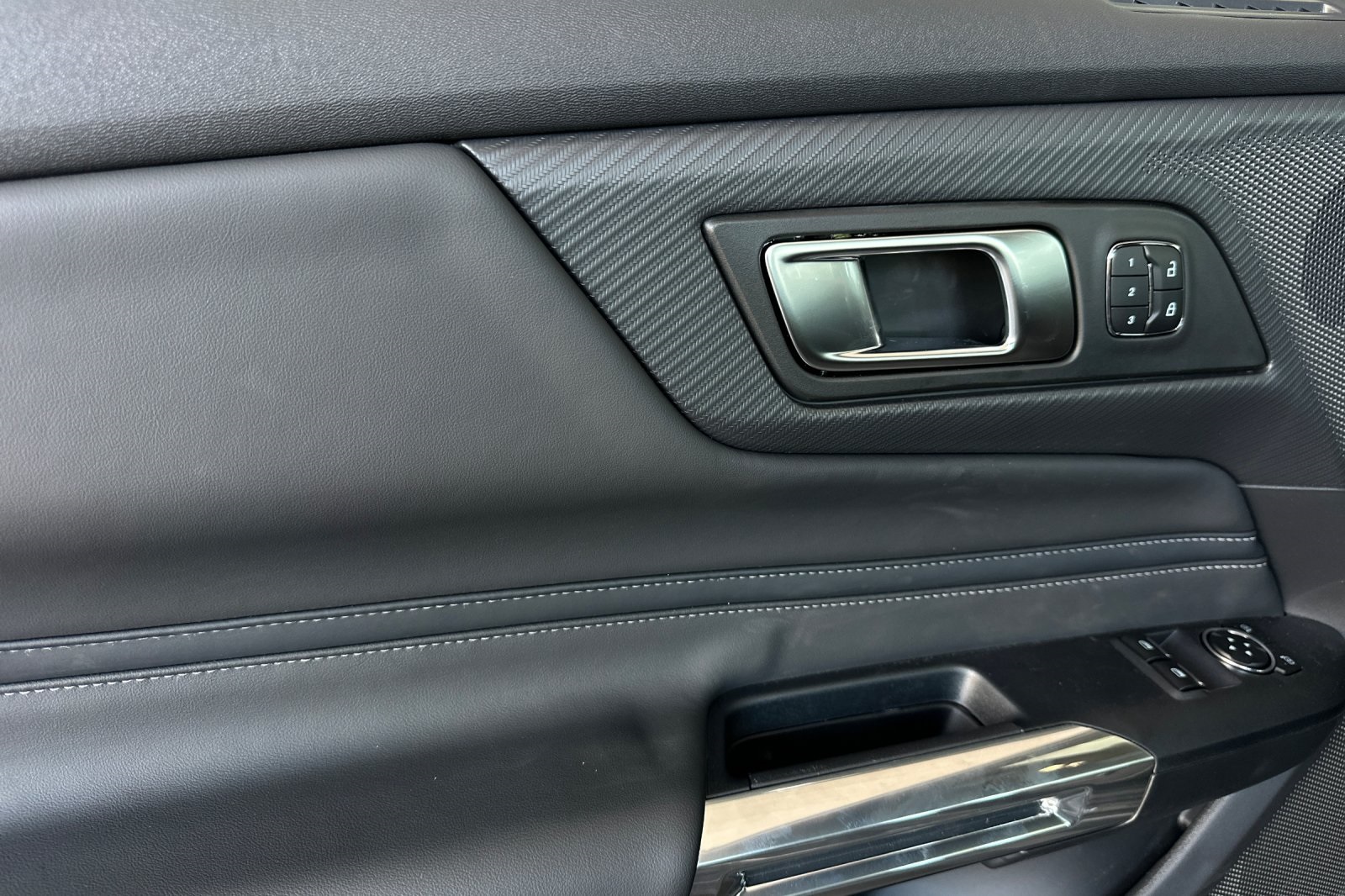2025 Ford Mustang EcoBoost Premium photo 10