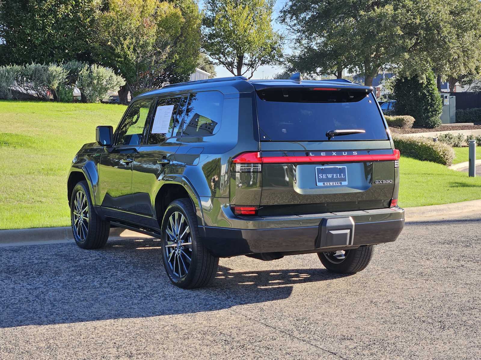 2025 Lexus GX 550 Luxury photo 3