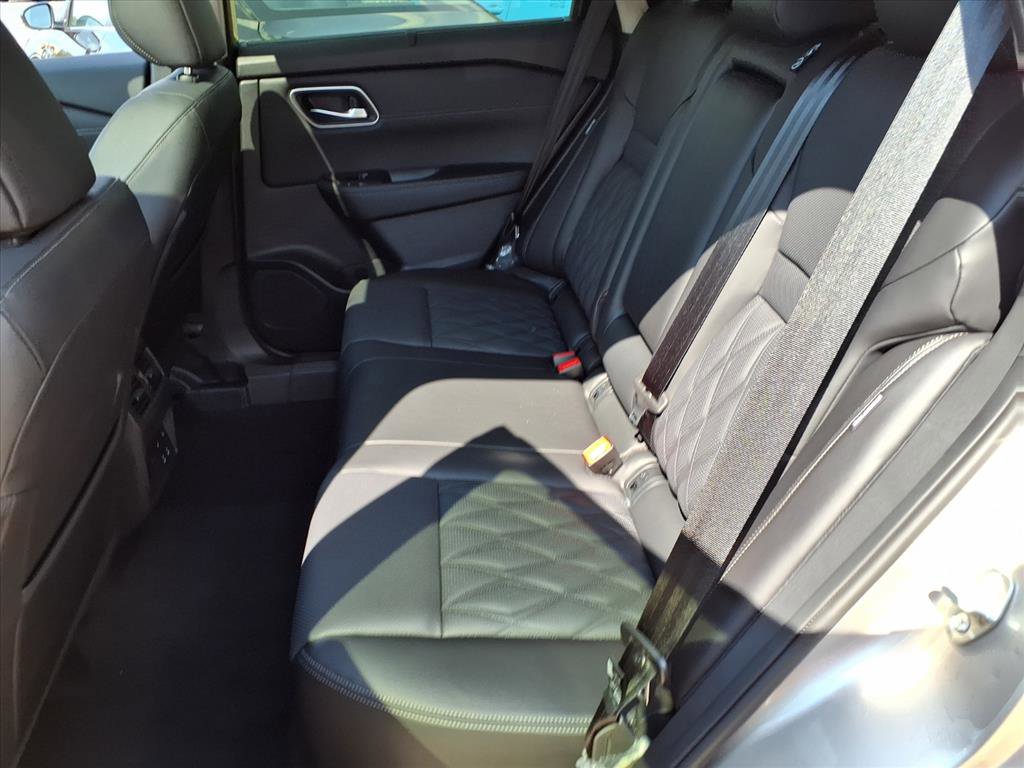 2026 Nissan Rogue Platinum photo 3