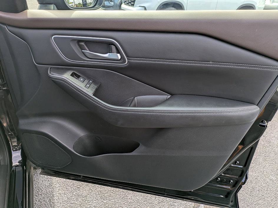 2021 Nissan Rogue SV photo 35