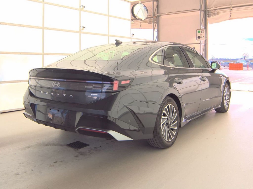 2024 Hyundai Sonata Hybrid Limited photo 4