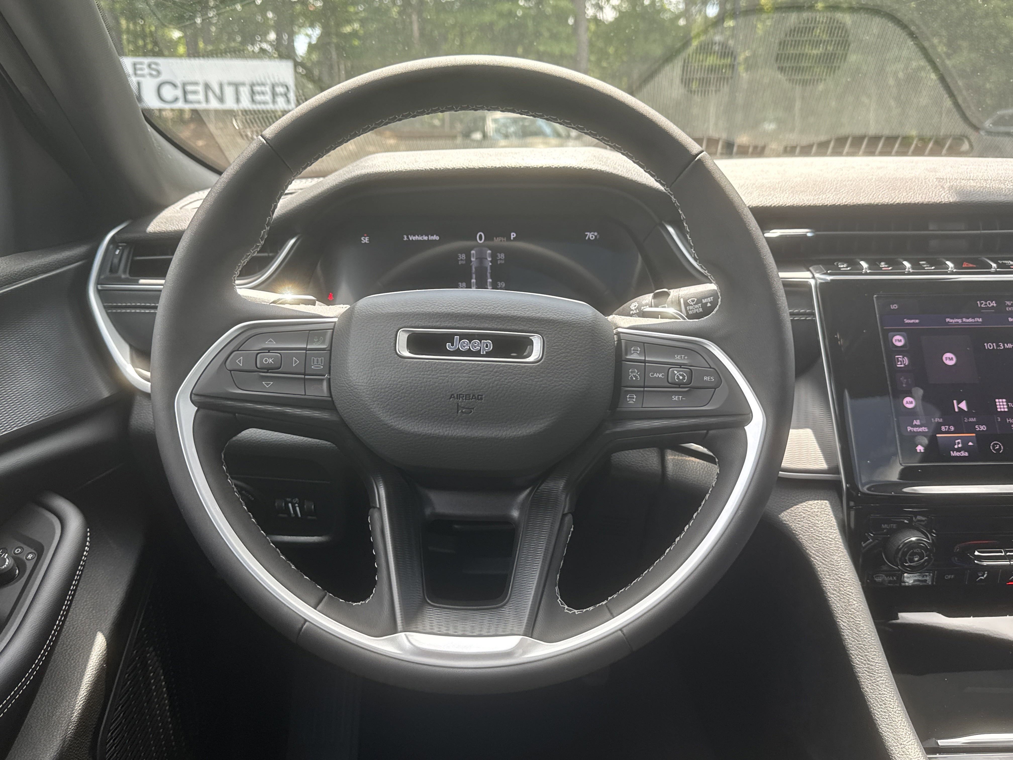 2025 Jeep Grand Cherokee Laredo X photo 15