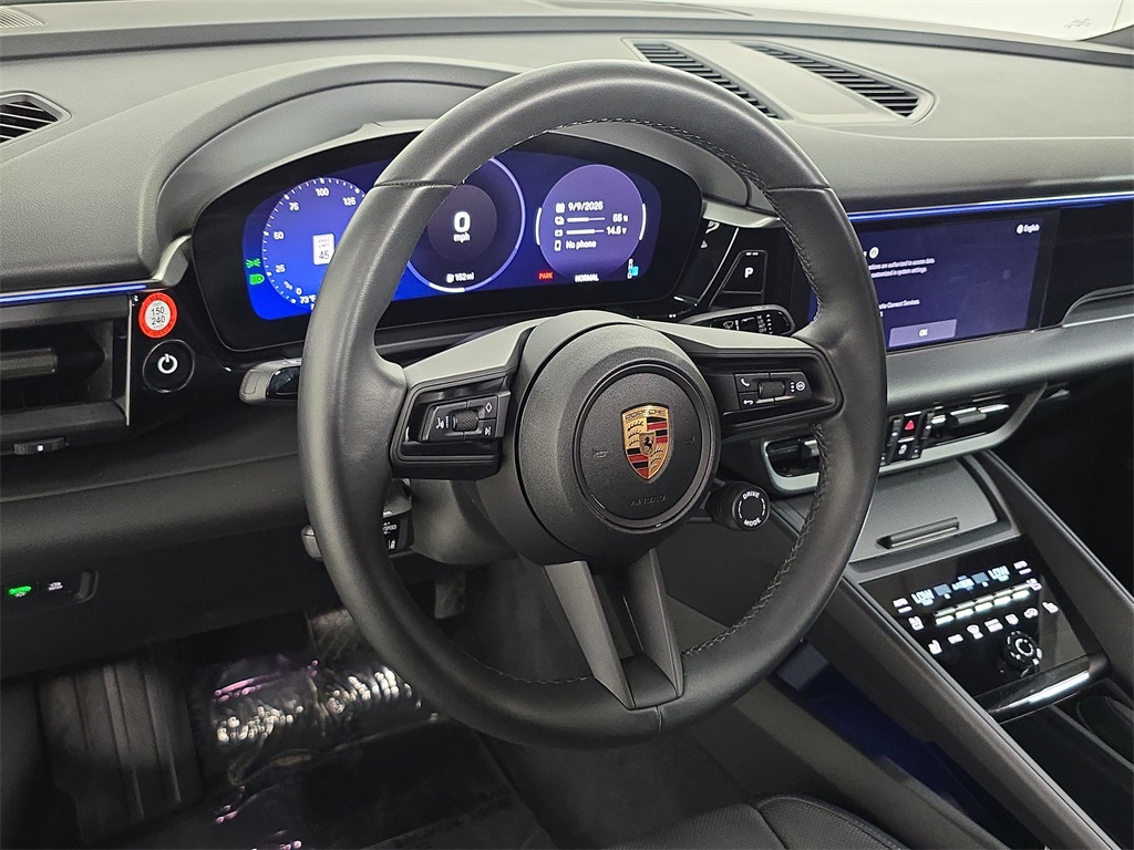 2025 Porsche Macan Electric photo 4