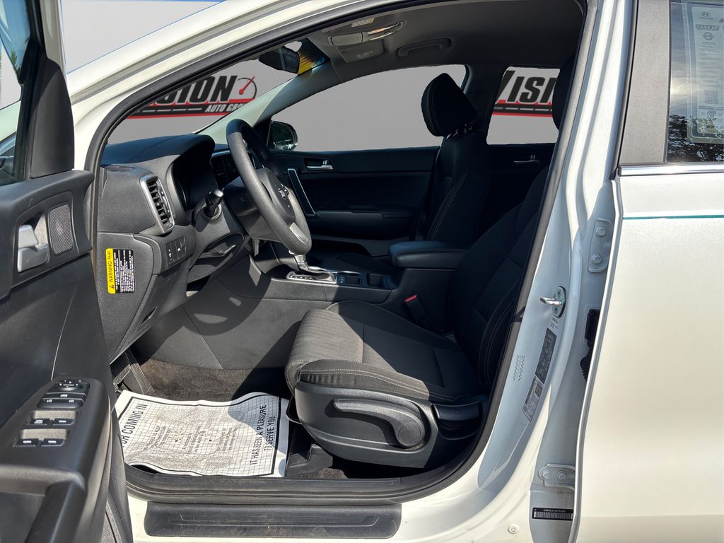 2022 Kia Sportage LX photo 9