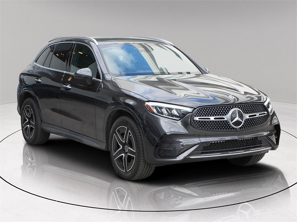 2025 Mercedes-Benz GLC Base's photo