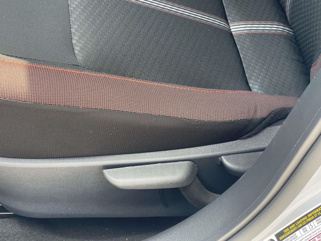 2025 Nissan Versa SR photo 15