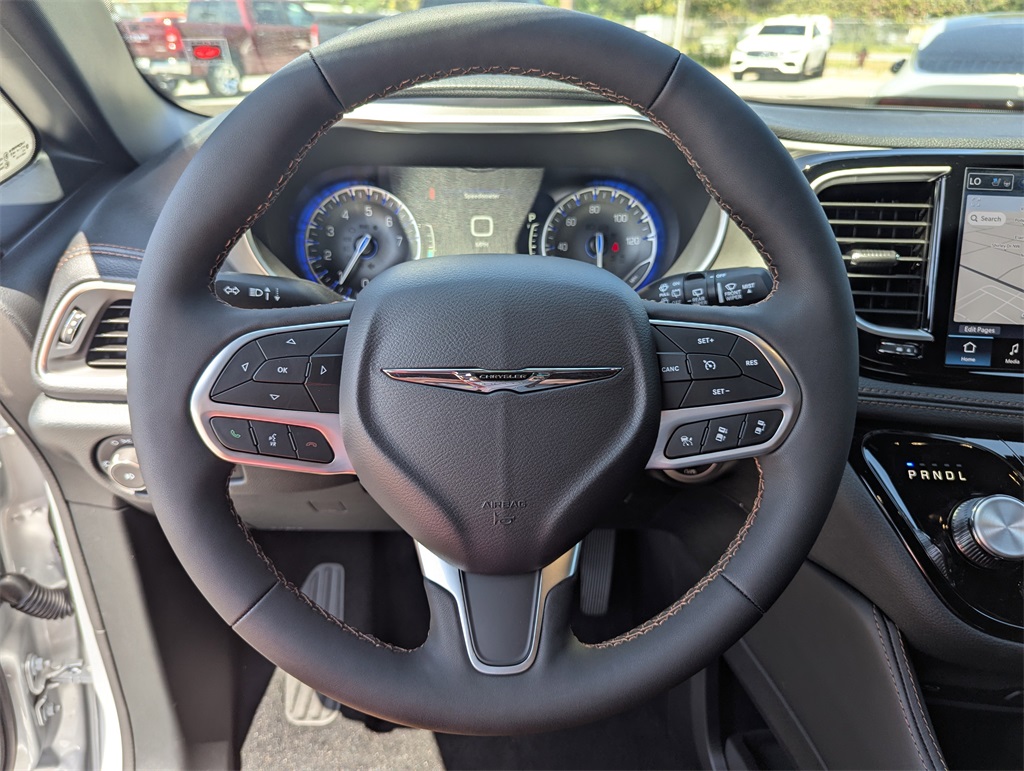 2026 Chrysler Pacifica Pinnacle photo 20