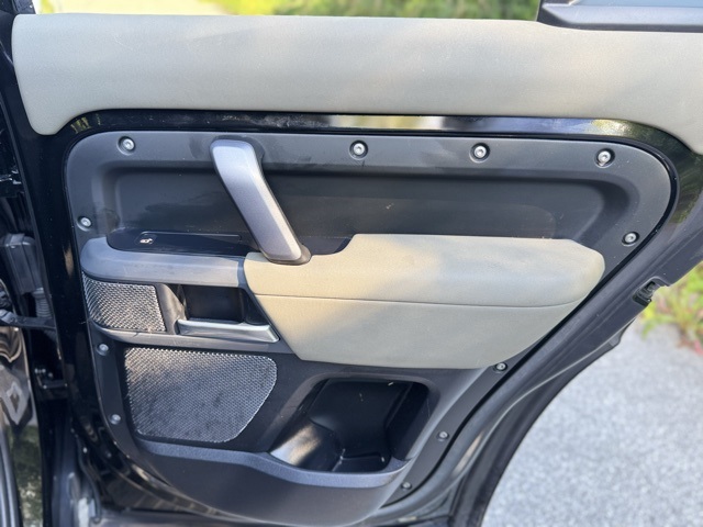 2022 Land Rover Defender 110 X-Dynamic SE photo 18