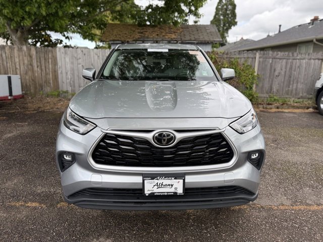 2022 Toyota Highlander LE photo 2