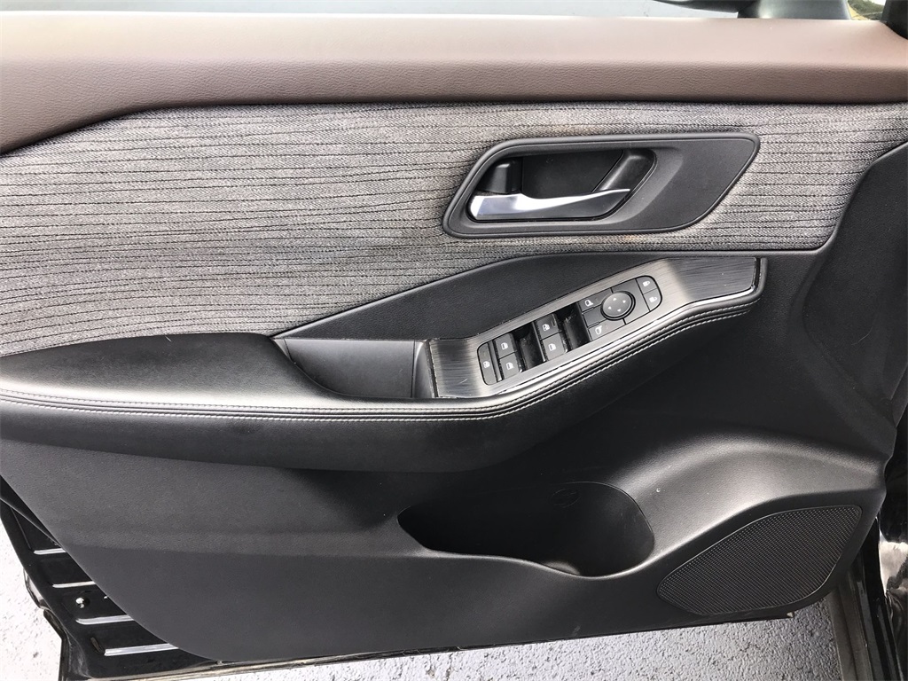 2023 Nissan Rogue SV photo 13