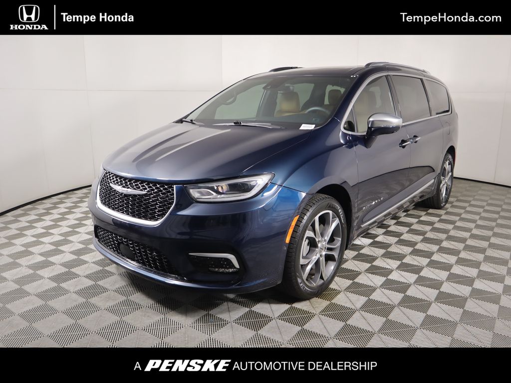 2022 Chrysler Pacifica Pinnacle's photo