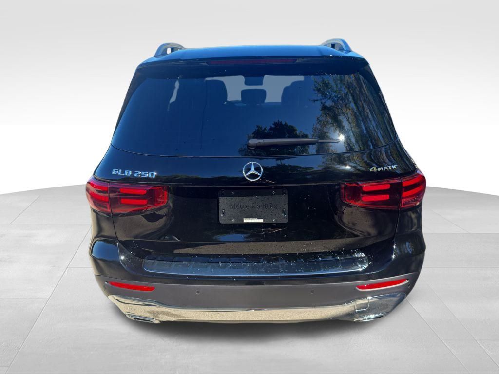 2026 Mercedes Benz GLB 250 4MATIC photo 3
