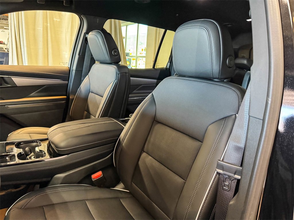 2026 Buick Enclave Preferred photo 13