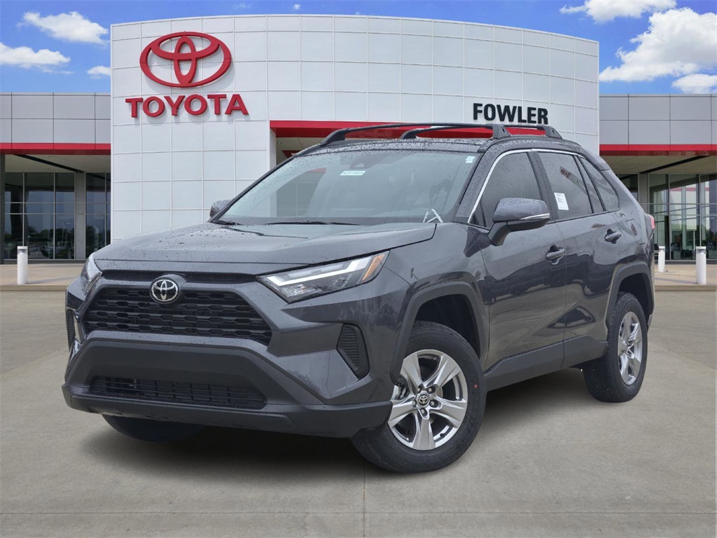 2025 Toyota RAV4 XLE's photo
