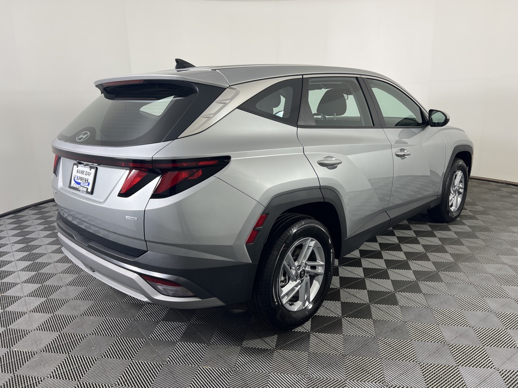 2025 Hyundai Tucson SE photo 2