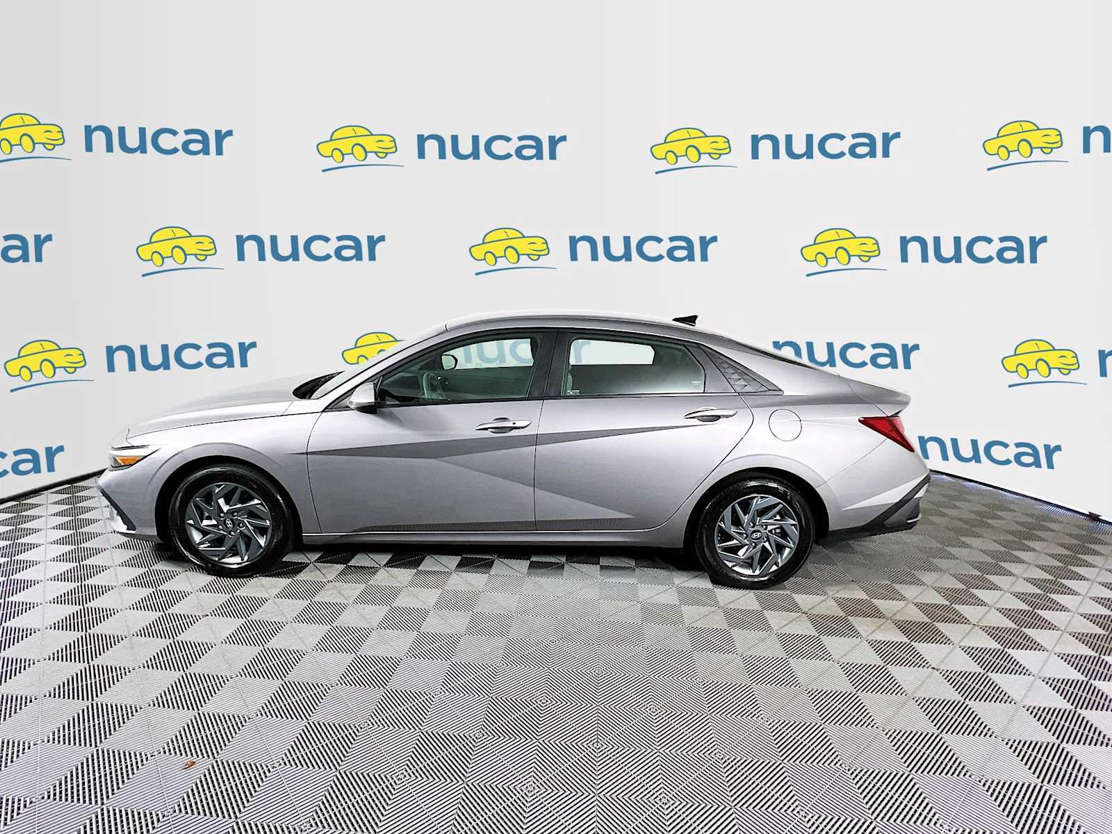 2024 Hyundai Elantra SEL photo 4