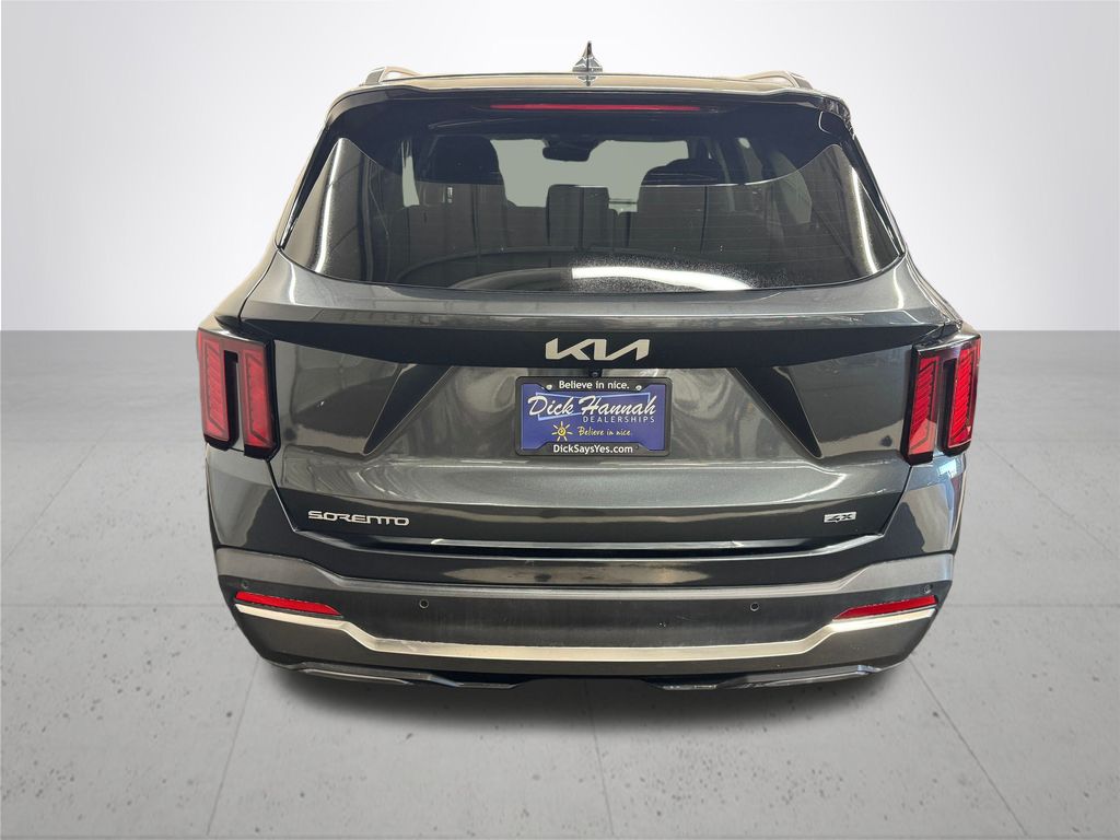 2024 Kia Sorento S photo 5