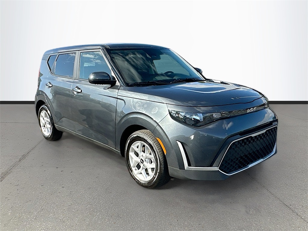 2025 Kia Soul LX's photo