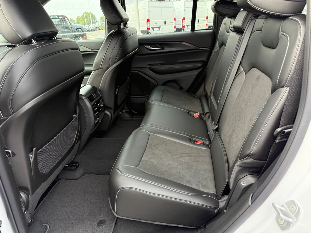 2025 Jeep Grand Cherokee Altitude X photo 23