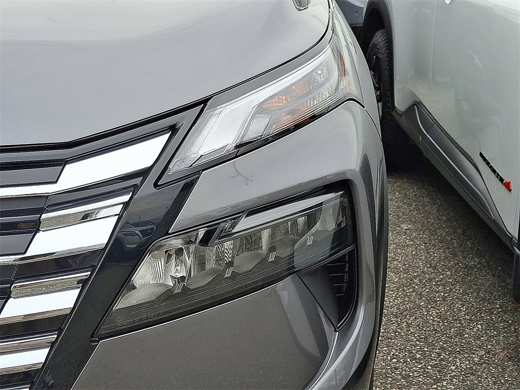 2026 Nissan Rogue SV photo 2