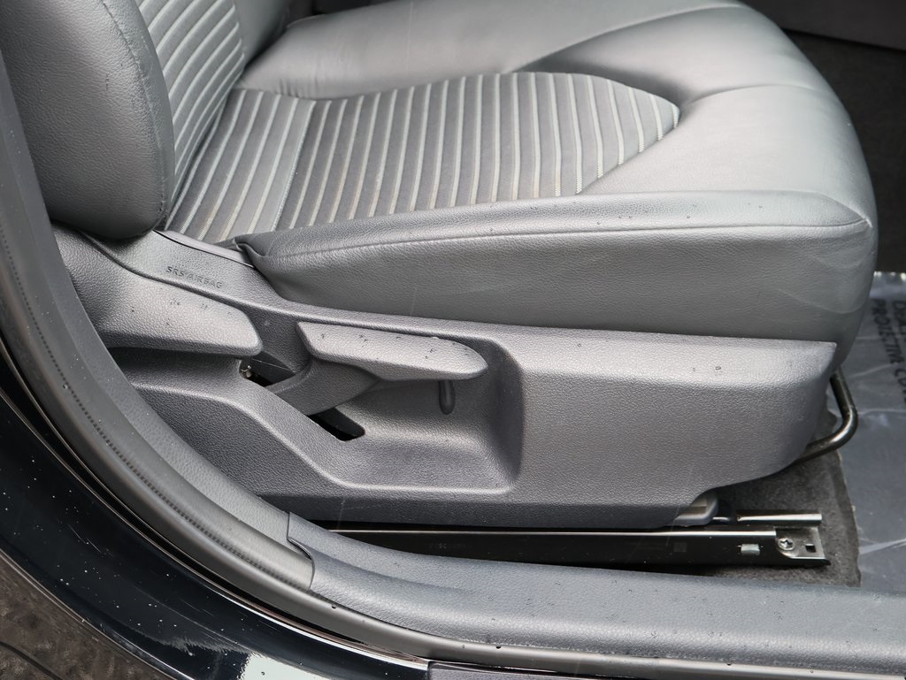 2024 Toyota Camry SE photo 10