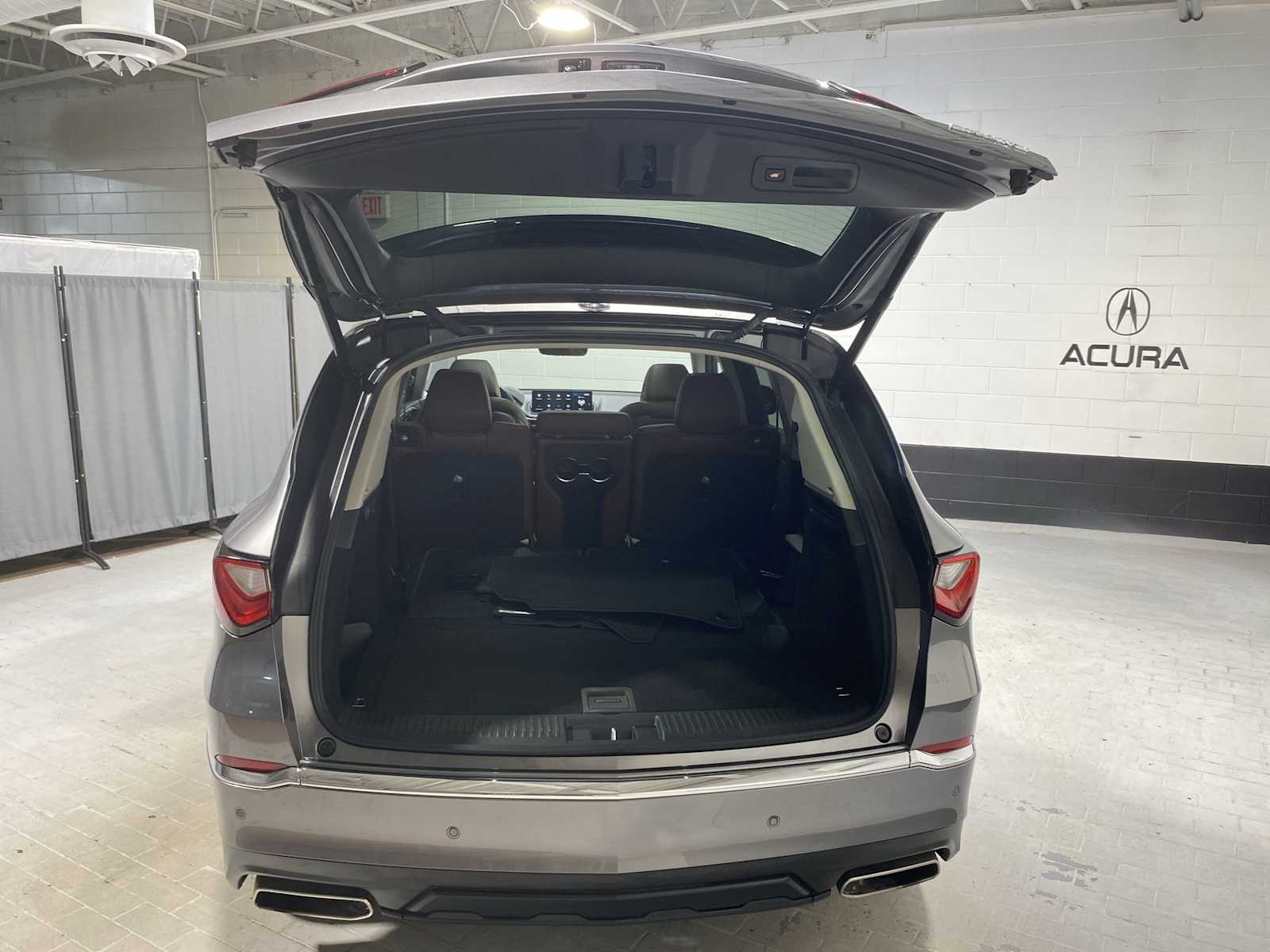 2023 Acura MDX Technology SH-AWD photo 17