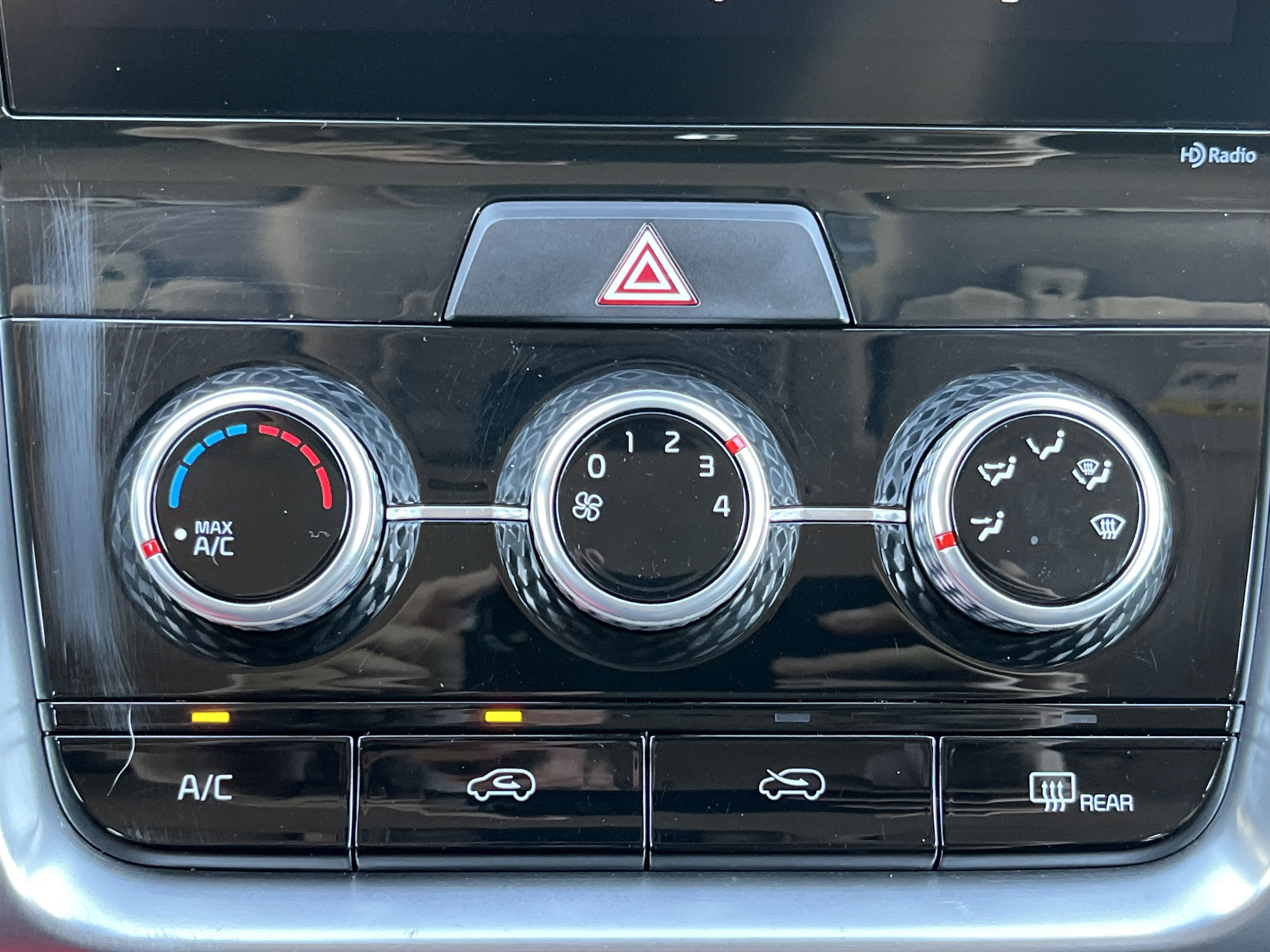2023 Kia Sorento LX photo 4