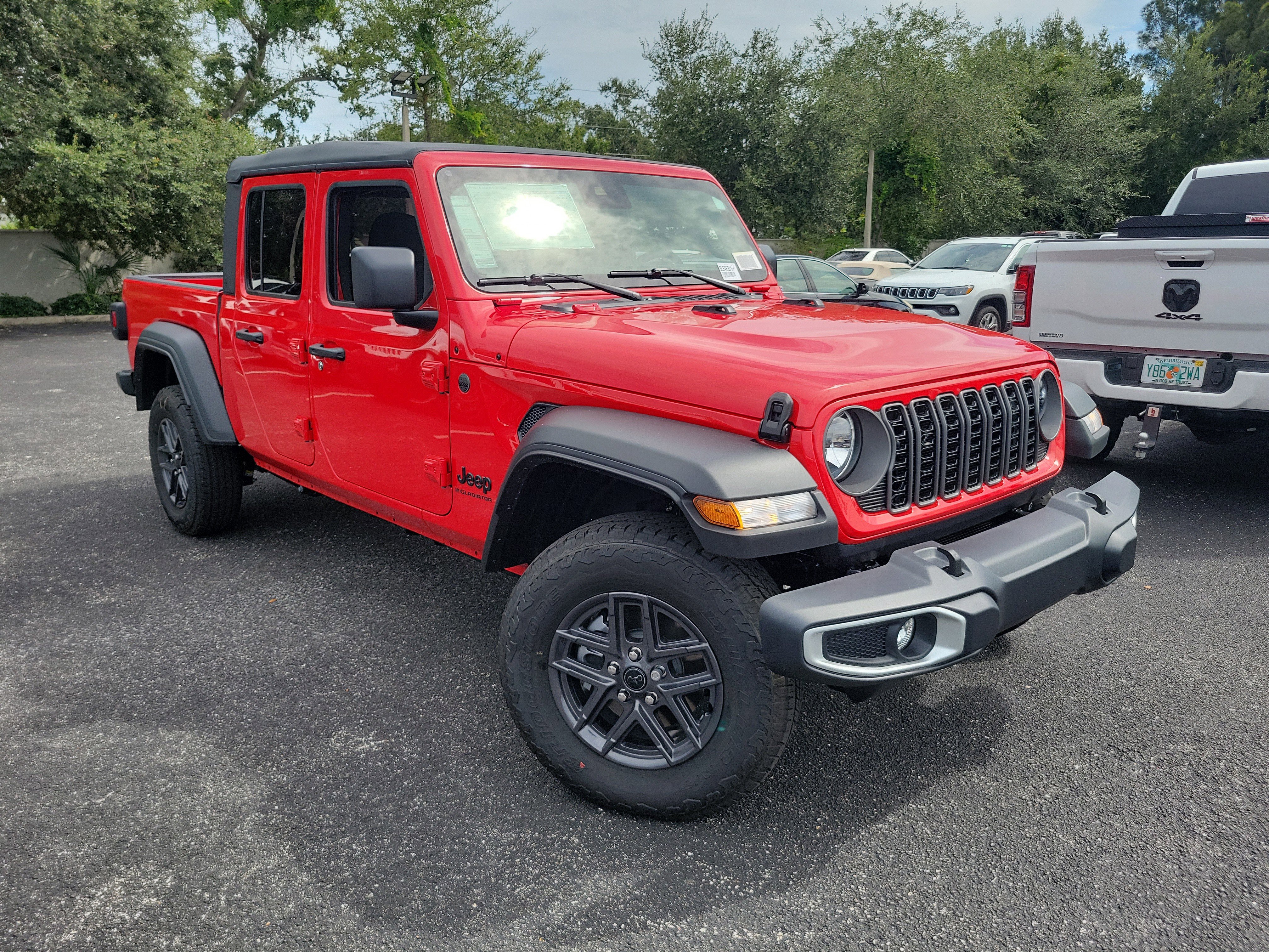 2025 Jeep Gladiator Sport S's photo