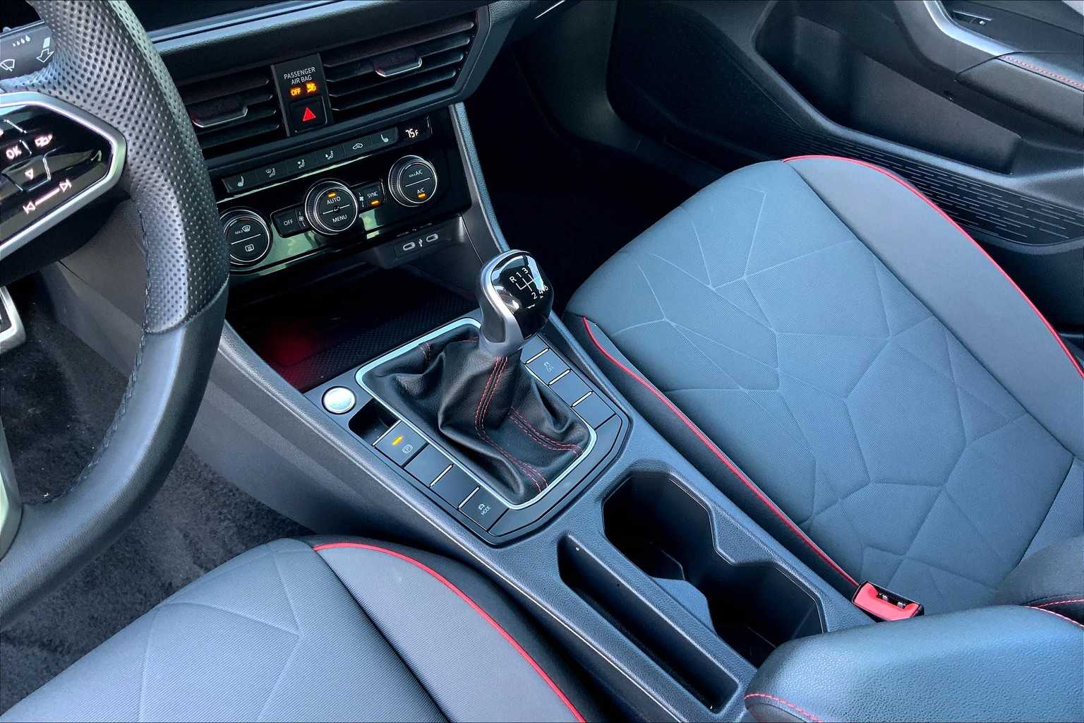 2024 Volkswagen Jetta GLI Autobahn Anniversary Edition photo 15