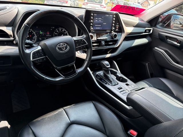 2021 Toyota Highlander XLE photo 23