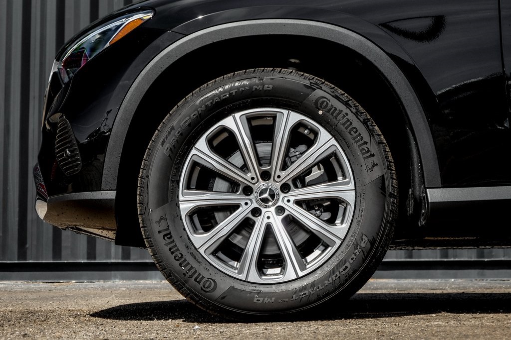2025 Mercedes Benz GLC 300 4MATIC photo 3