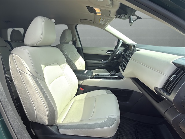 2024 Nissan Pathfinder SL photo 14